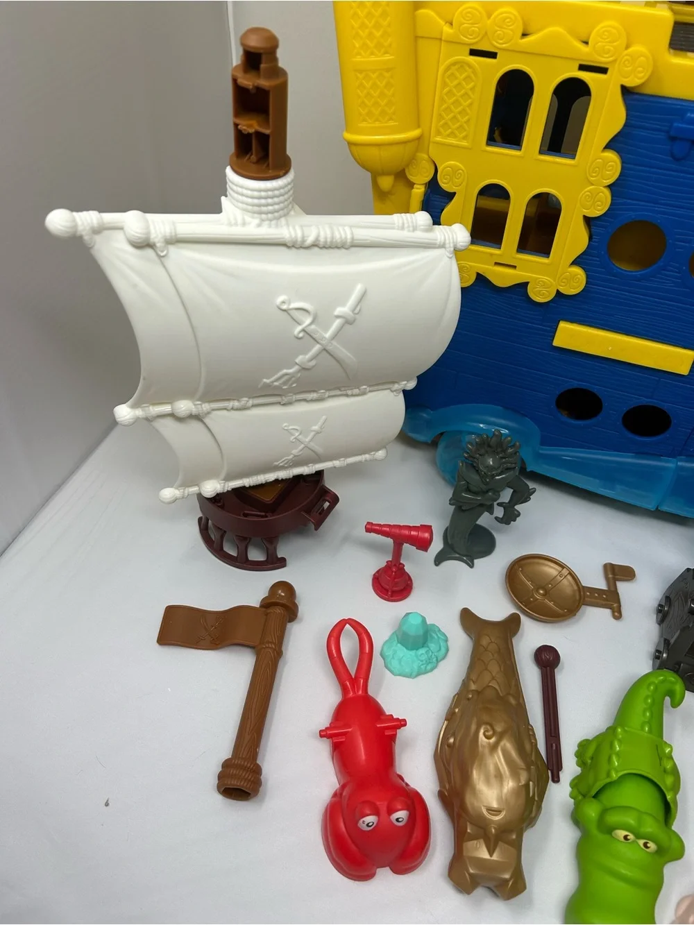 Disney Jake & the Neverland Pirates Colossus ship and accessories